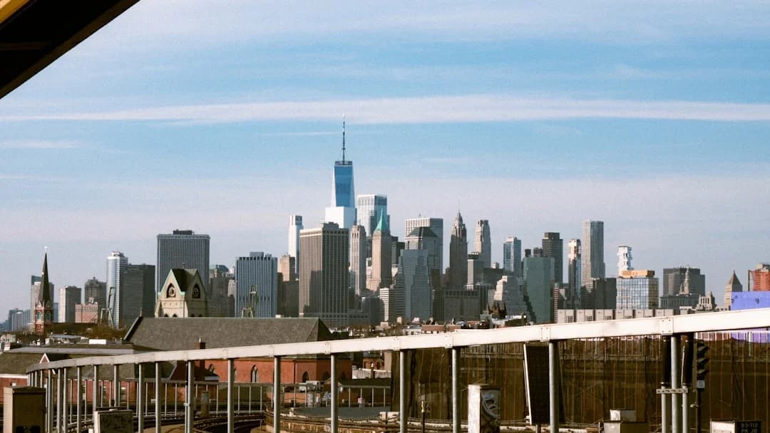 Cover Image for Urban Rooftop Markets NYC 2026: Trends & Impact